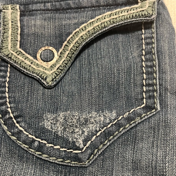 #665. Cache Contour Collection Bootcut Jeans with Embroidery Details. Size 6. - Picture 2 of 14